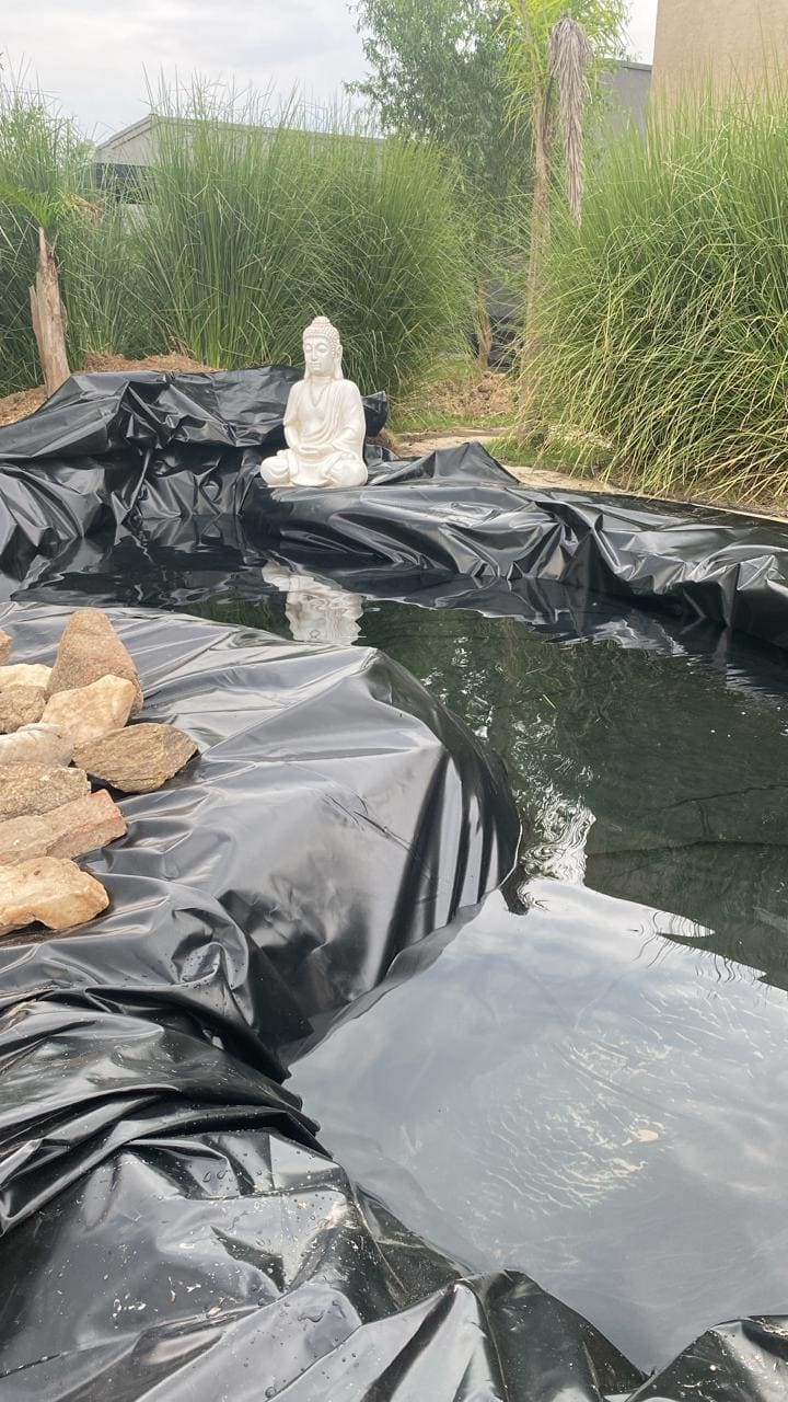 Senderos y solados de piedra en jardín residencial Buenos Aires